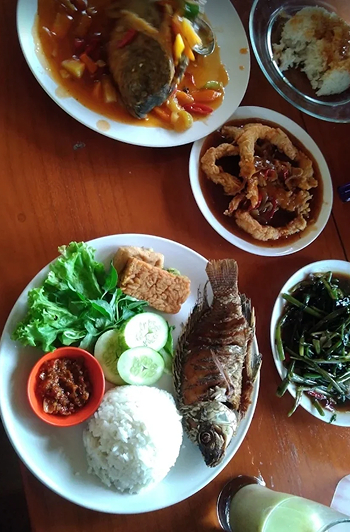 Masakan Khas Sunda Saung Villa Bambu
